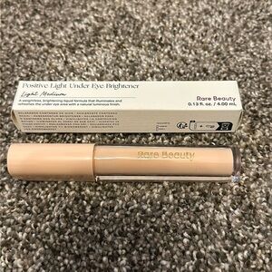 RARE Beauty Positive Light Under Eye Brightener Medium light